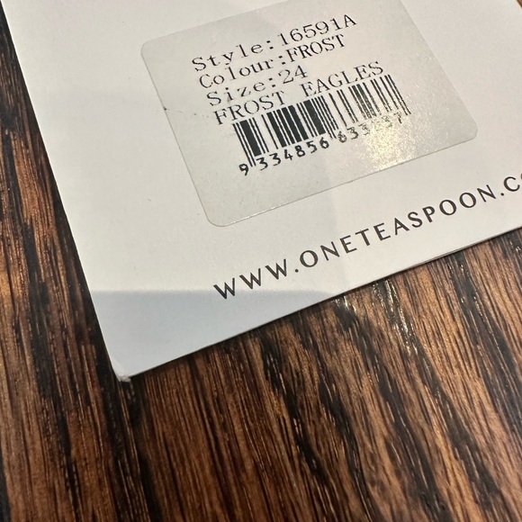 NWT One Teaspoon Capri boyfriend Ripped Jeans - Picture 3 of 5